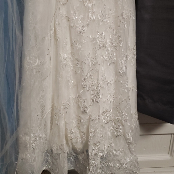 Beautiful Bridal Gown Set - Picture 4 of 8